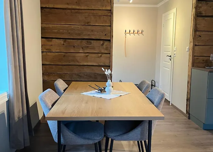 Апартаменты Historic Strandgata 36 Тромсё